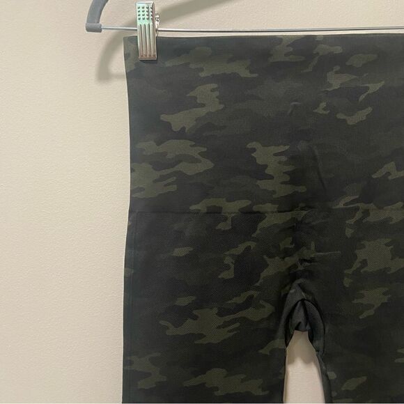 Spanx Look At Me Now Seamless Legging in Green Camo sz 1x - Picture 6 of 6
